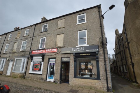 View Full Details for Flat 1, 24 Market Place, Leyburn