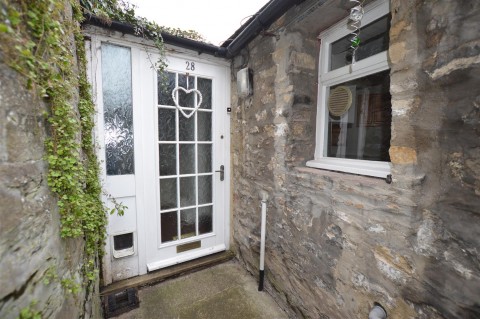 View Full Details for 28 Bridge Street, Richmond