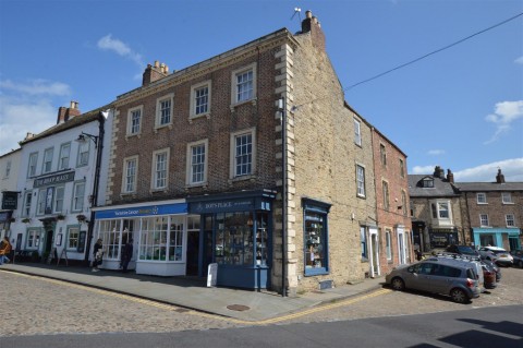View Full Details for Flat 1, 37 Market Place, Richmond