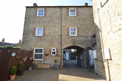 View Full Details for 5 Zetland Court, Victoria Road, Richmond