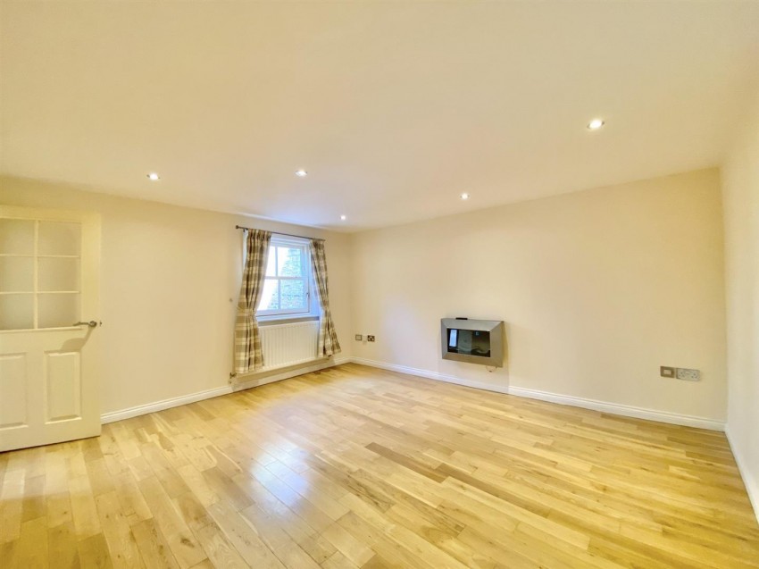 Images for 3 Oak House Yard, Bedale