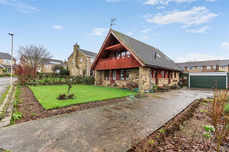 Whitefields Drive, Richmond