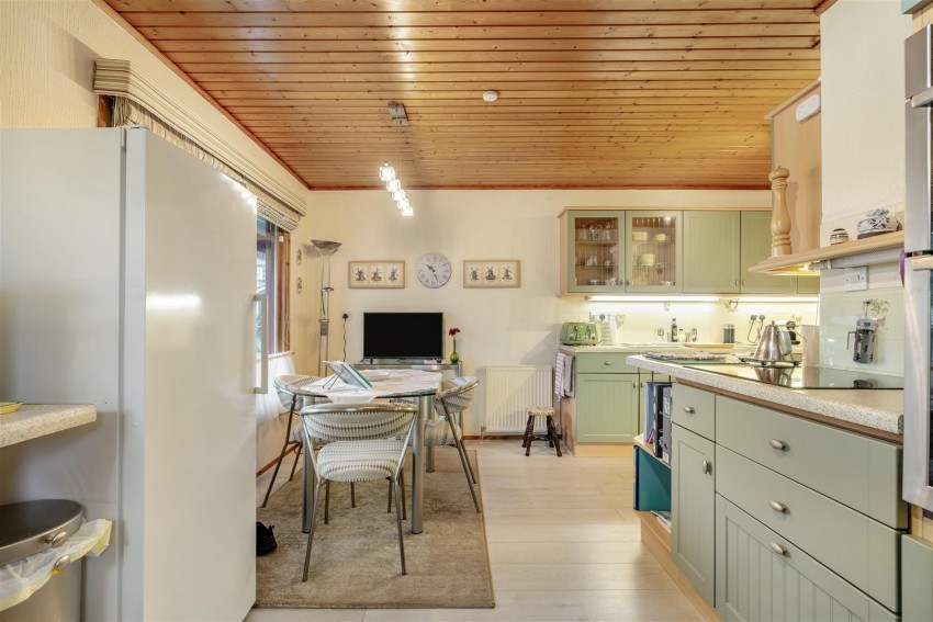 Images for Whitefields Drive, Richmond