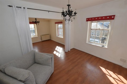 View Full Details for Flat 2, 21 Trinity Church Square, Richmond