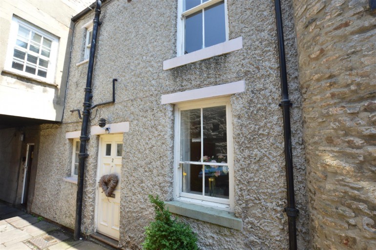 2 Victoria Cottages, Market Place, Middleham, Nr Leyburn